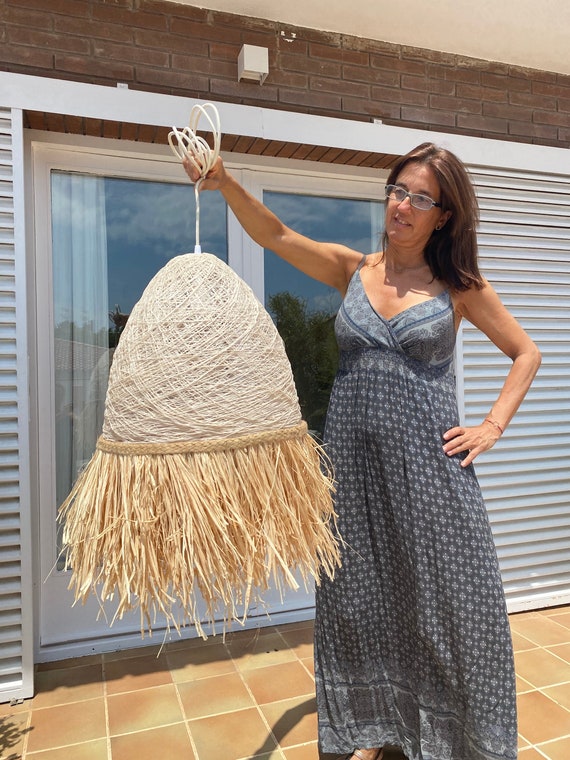 Lámpara colgante de rafia natural, Lámpara de fibra natural decorativa, Iluminación decorativa, Lámpara de techo boho - HALF LARGE RAFFIA