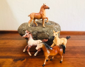 small horse figurines plastic