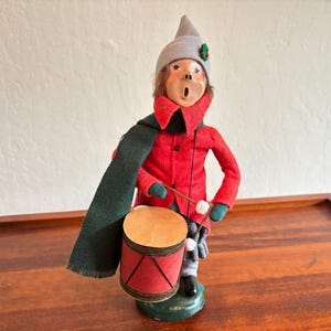 Byers Choice The Carolers - 1985 Drummer Boy Green Scarf