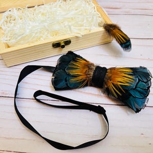 Handmade Feather Bow Tie and Lapel Pin Set – Natural Feathers – Groomsmen Gift, Rustic Wedding Accessory, Formal Wear for Men