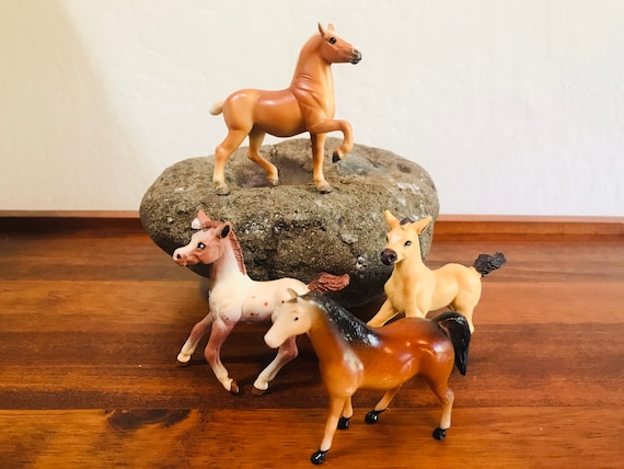 miniature horse figurines