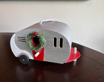 Rustic Wooden Camper Bird House – Vintage Trailer Christmas Décor, 9.5”