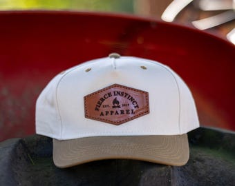 Snapback com logotipo