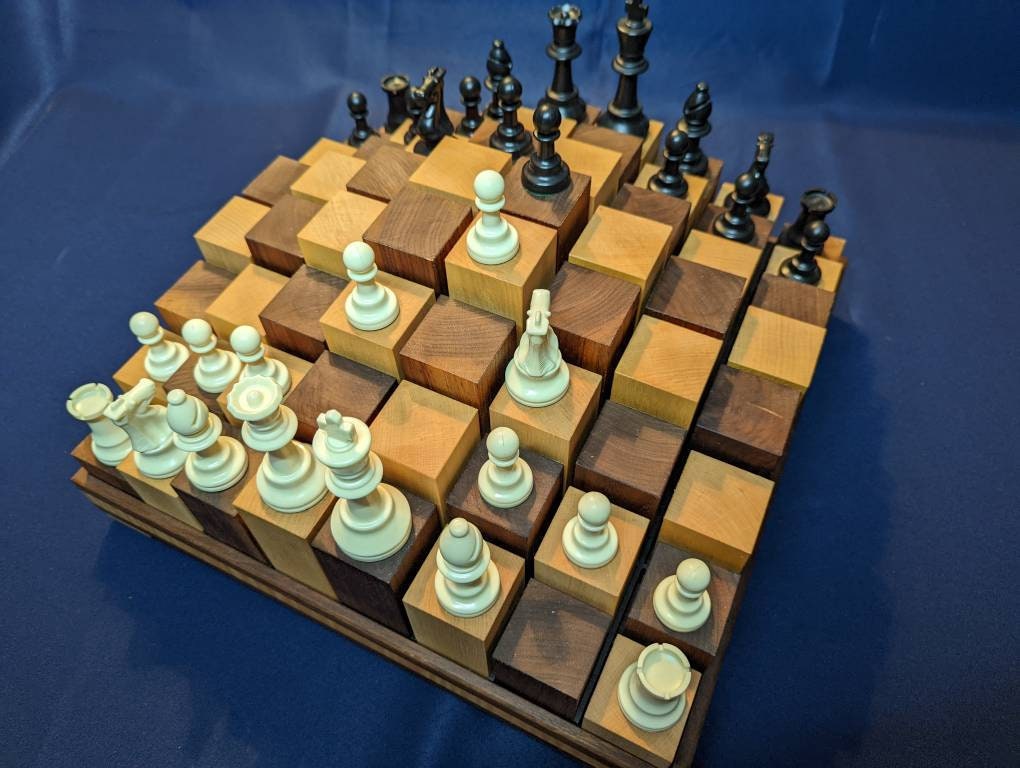 The 3D chess board is cuts off when playing online but works fine