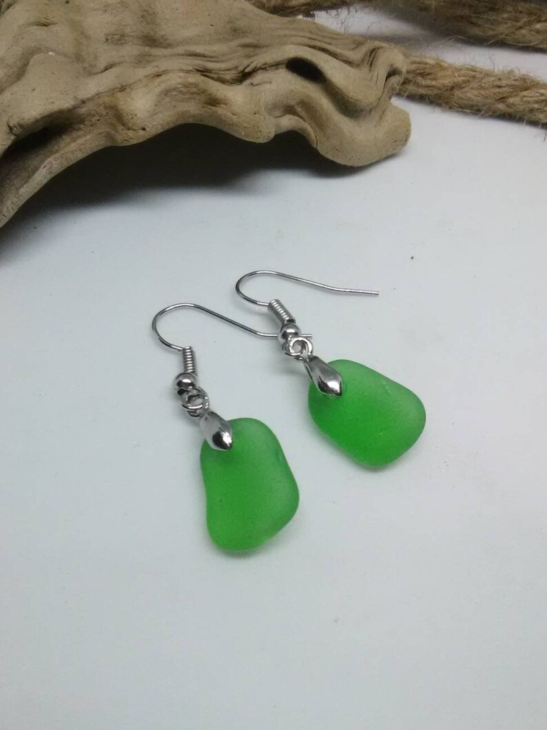 beach jewelry sea glass jewelry Christmas present Green pendant,snake chain beach glass jewelry green gift set beach glass pendant.