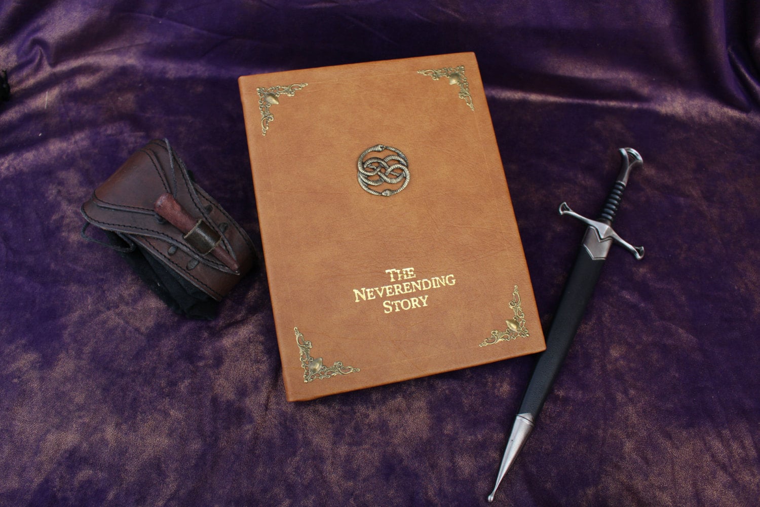 ネバーエンディング・ストーリー』のレプリカ - 空白の本 / スケッチ
