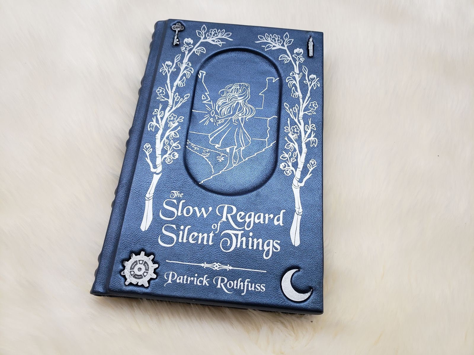 SLOW EMOTIONS アートブック The Slow Regard of Silent Things – Leatherbound Patrick