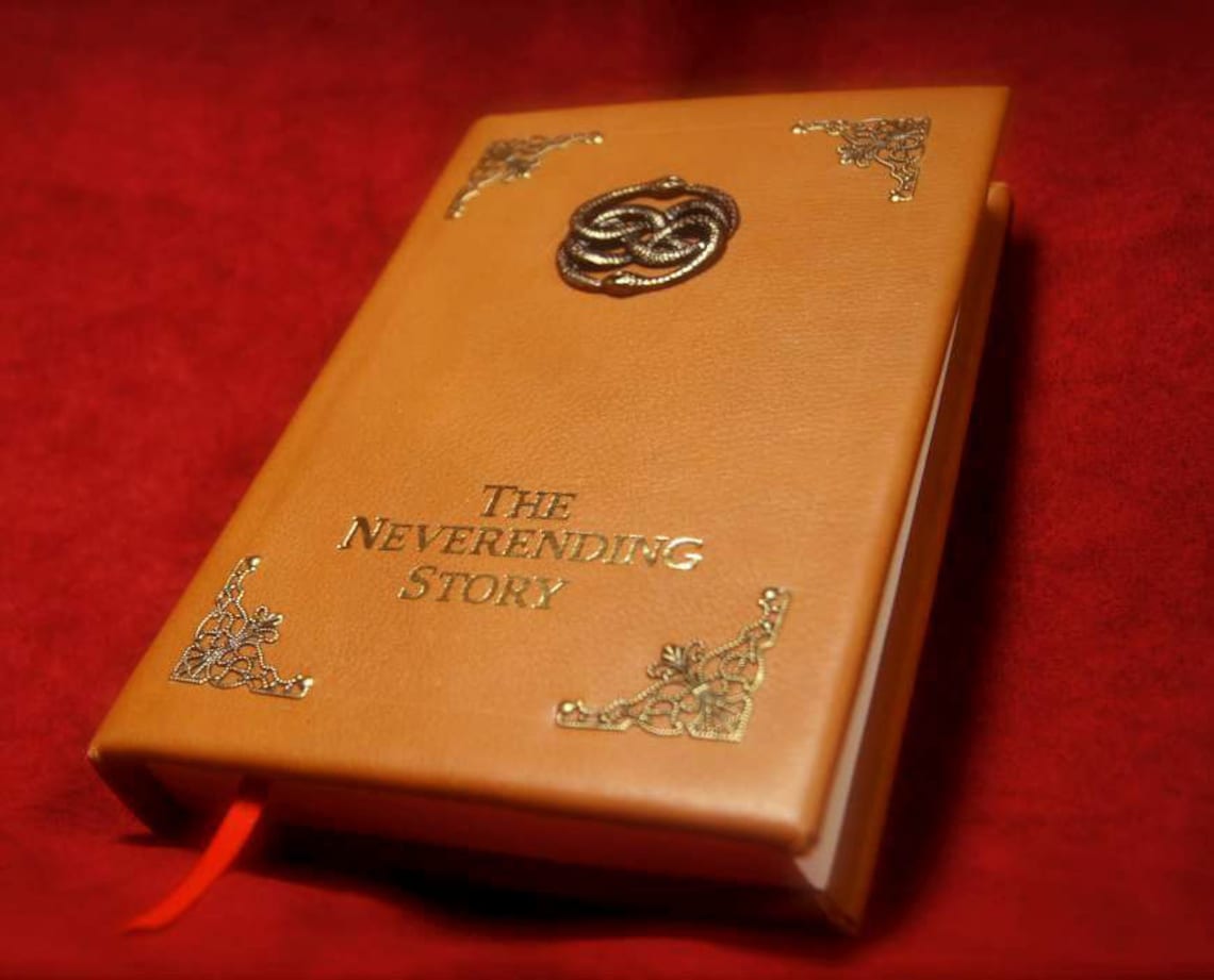 Réplica Del Libro La Historia Interminable – Edición De Colección Con Cubierta Plegada Y Detalles En Metal, Basada En La Película De Los 80