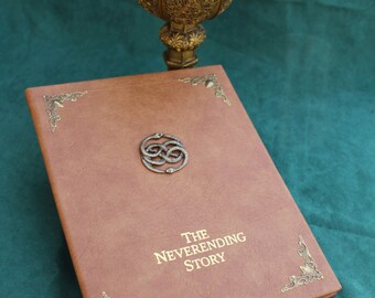 ネバーエンディング・ストーリー』のレプリカ - 空白の本 / スケッチ