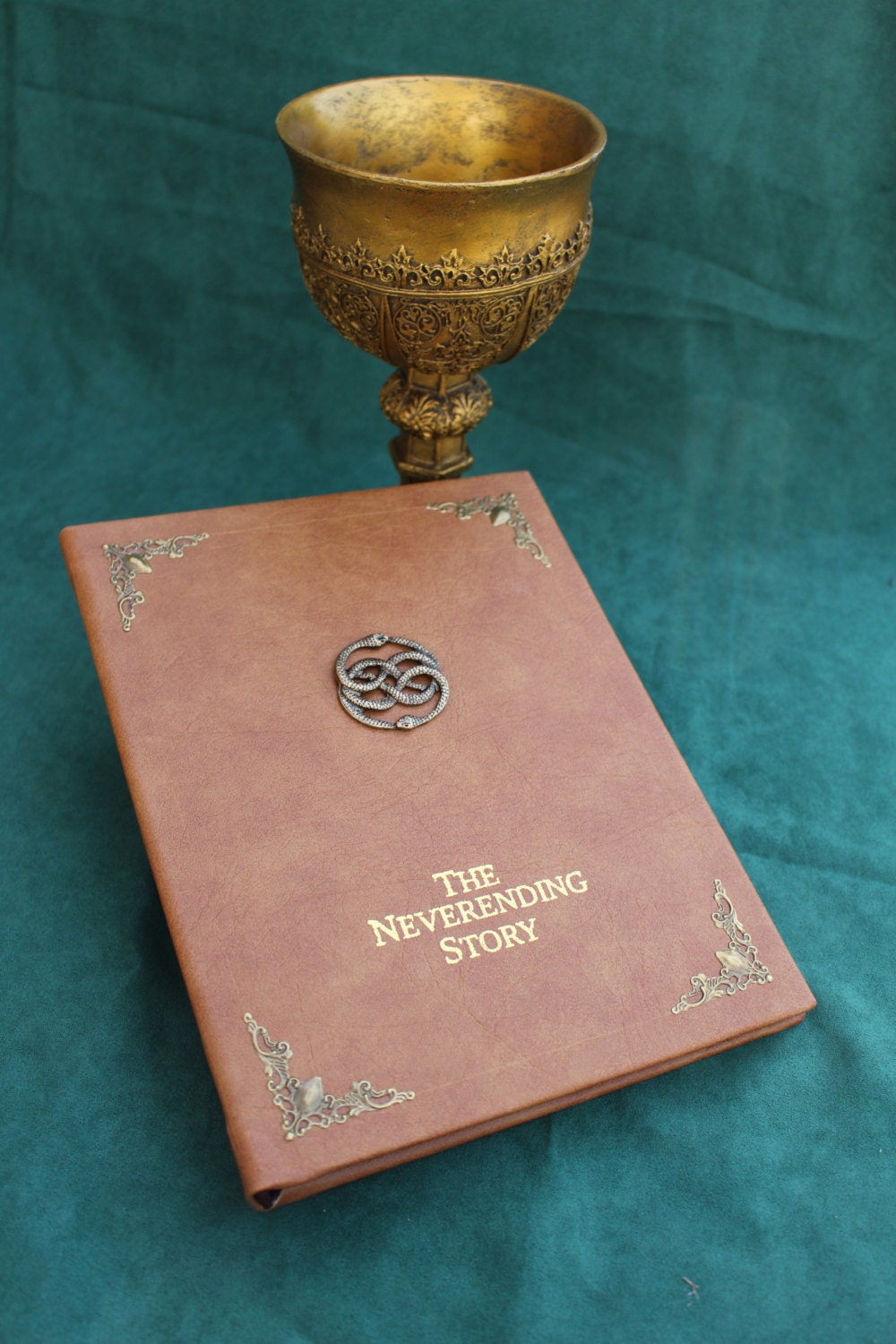 海外 送料込み 　ネバーエンディングストーリー　本　小道具 希少 ネバーエンディングストーリー 本 小道具 希少