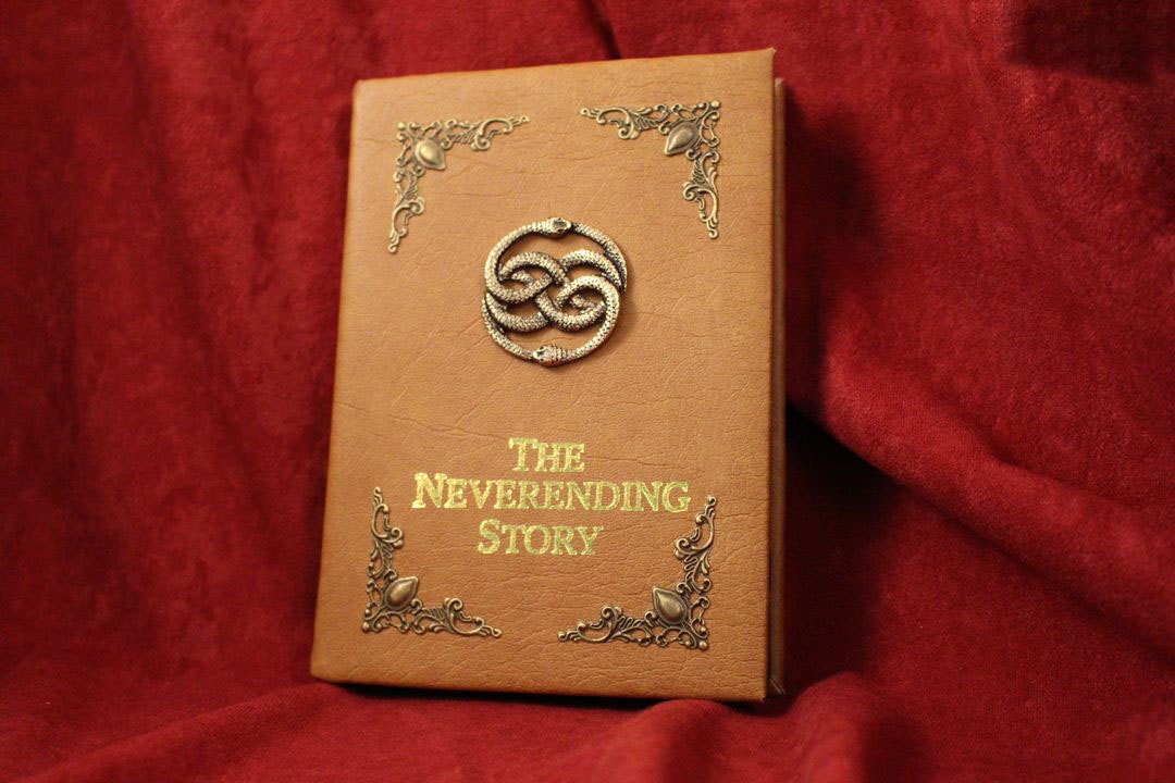 海外 送料込み 　ネバーエンディングストーリー　本　小道具 希少 The never ending story book - Etsy 日本