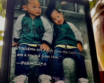 Los niños son un regalo Marco de fotos de vidrio