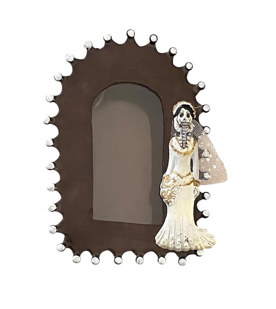 Mexican Tin NICHO with Day of the Dead Catrina Bride Magnet, Shadowbox Frame