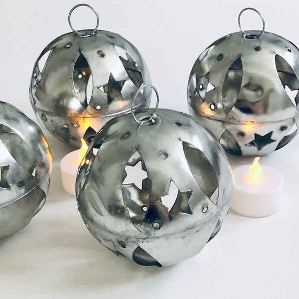 SET (5) Tin Bulb ORNAMENTS, Mexican Christmas LG Ball Ornaments, Silver Finish