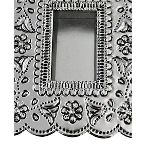 Mexican Tin NICHO, Shadowbox Frame, Altar Display, Remembrance Frame Silver bild 3