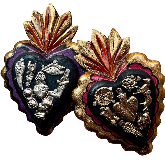 Milagros SACRED HEART, ExVotos Corazon, Mexican Heart with Charms, Scalloped Edge Sacred Heart Scalloped Edge 5”