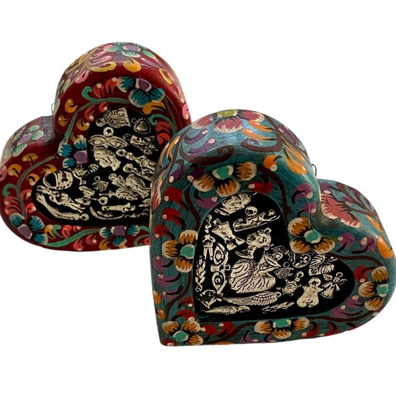 MILAGROS Heart with Flower Border, Floral SACRED HEART with Charms, ExVotos Corazon