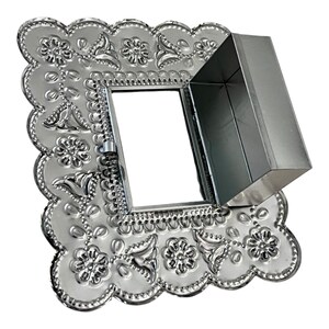 Mexican Tin NICHO, Shadowbox Frame, Altar Display, Remembrance Frame Silver bild 4