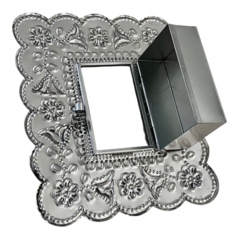 Mexican Tin NICHO, Shadowbox Frame, Altar Display, Remembrance Frame Silver bild 4