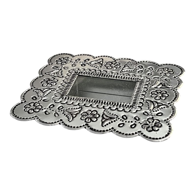 Mexican Tin NICHO, Shadowbox Frame, Altar Display, Remembrance Frame Silver bild 5