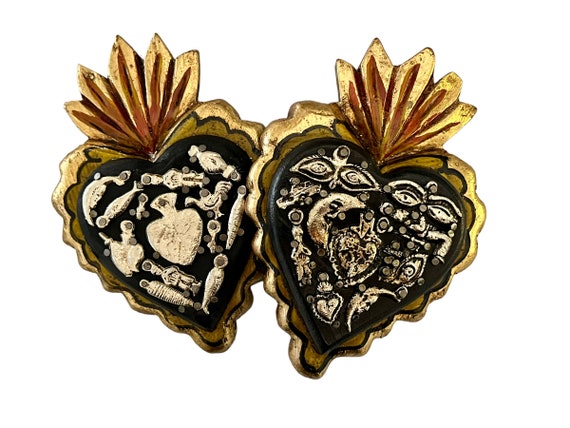 Milagros SACRED HEART, ExVotos Corazon, Mexican Heart with Charms,  Sacred Heart Scalloped Edge