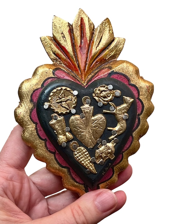 Mexican Milagros Sacred Heart: Gold Scalloped Edge, Handmade