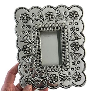 Mexican Tin NICHO, Shadowbox Frame, Altar Display, Remembrance Frame Silver bild 7