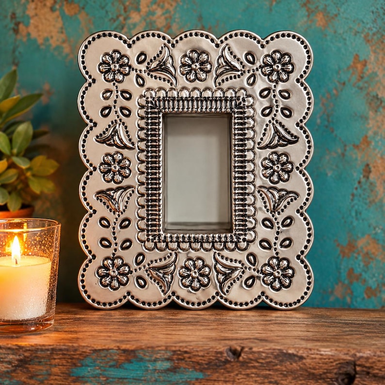 Mexican Tin NICHO, Shadowbox Frame, Altar Display, Remembrance Frame Silver bild 1