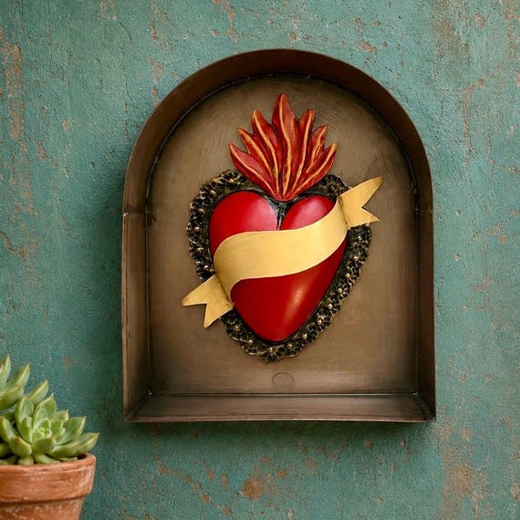 Tin NICHO with Sacred Heart, Arched Altar Display Niche 7"H