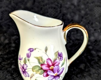 Jarra para crema vintage Royal Sealy (de Japón) color violeta, jarra para crema con tapa de flores de pensamiento, color blanco lavanda púrpura, ribete dorado.