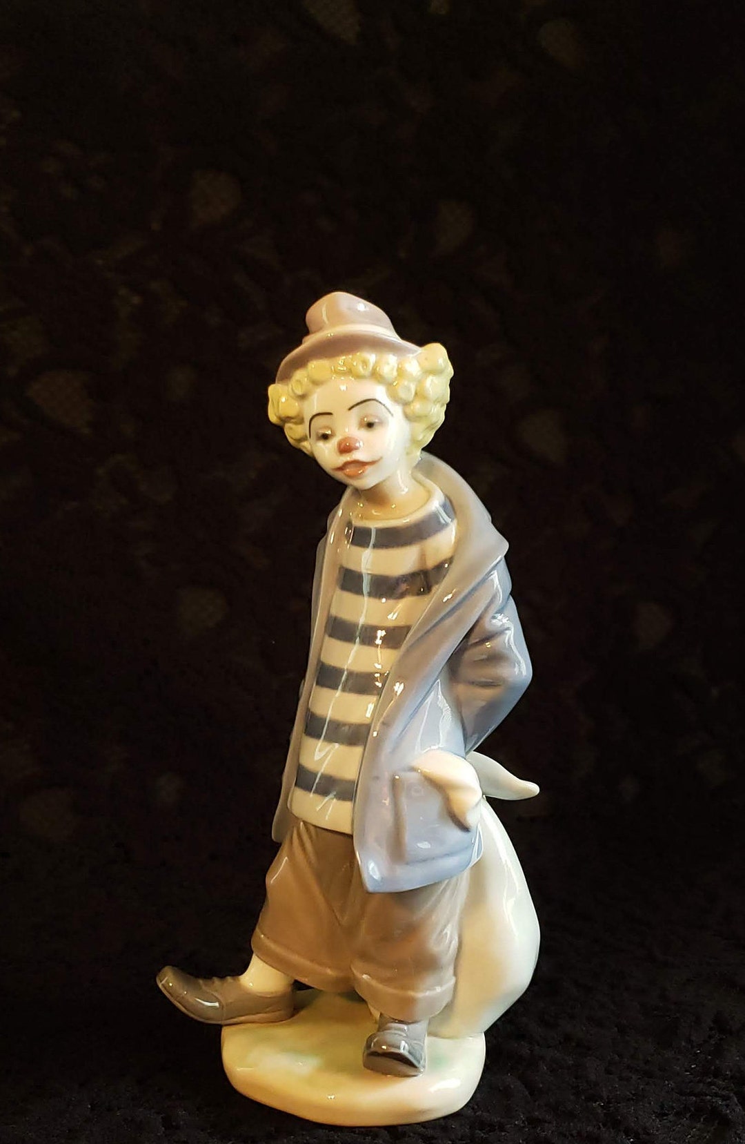 Lladro Retired 7602, LITTLE TRAVELER, Boy Clown, Rare Lladro Society