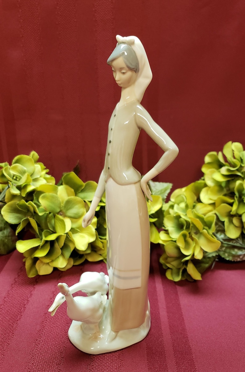 Lladro GIRL WITH GEESE 1035 Issued 1970 Retired 1995 Etsy