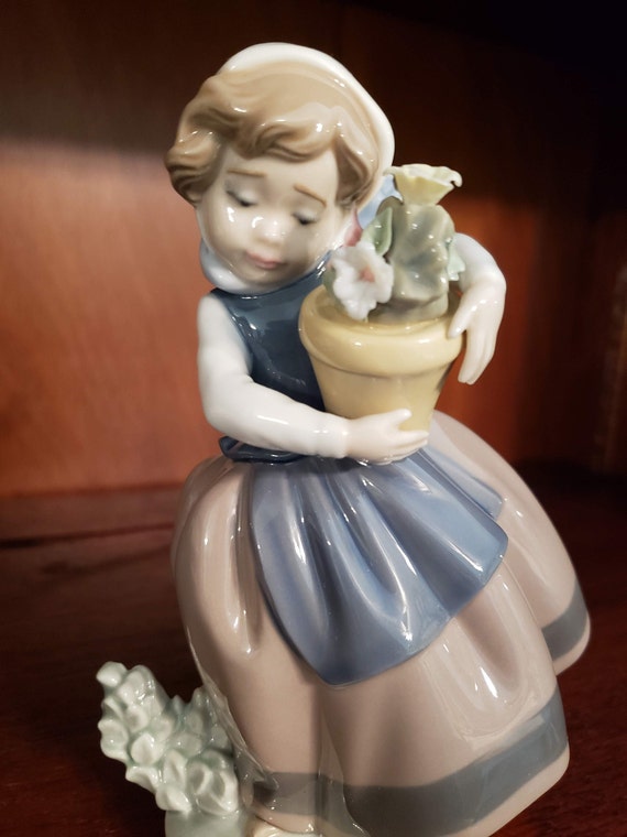 Vintage Retired lladro Girl & Flower Bucket Porcelain Figurine