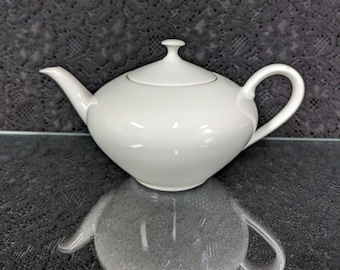 Rare BAREUTHET Bavaria White Teapot, Sleek and Modern Style,  3 Cup Teapot,  Made in Bavaria, PERFECT Condition!