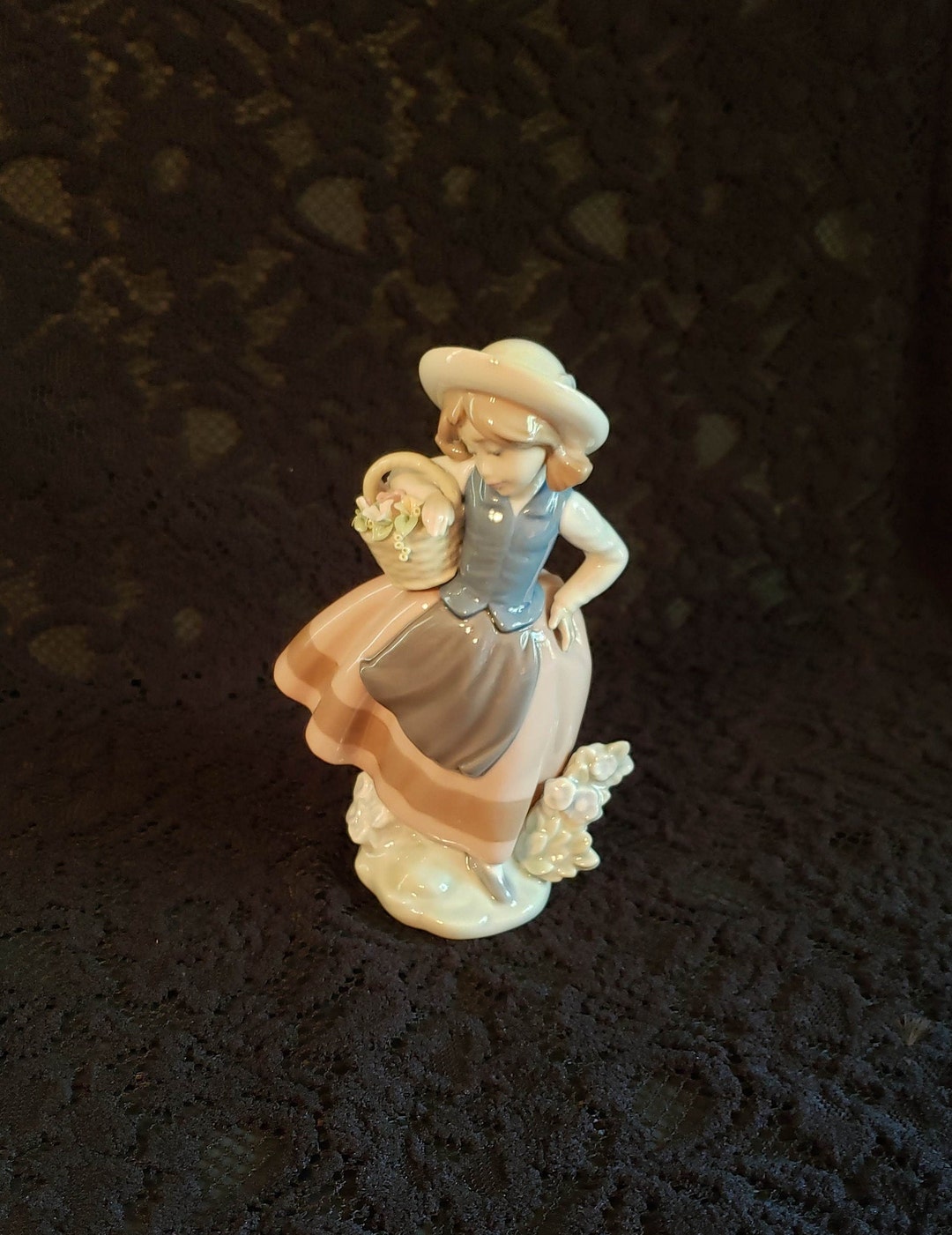 Lladro SWEET SCENT 5221 Girl With Flower Basket Issued - Etsy