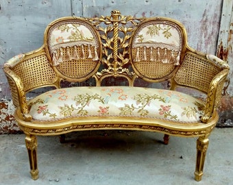 French Tufted Settee White Velvet Wedding Sofa French Tufted Sofa Vintage Furniture Antique Baroque Furniture Rococo Interior Design Vintage