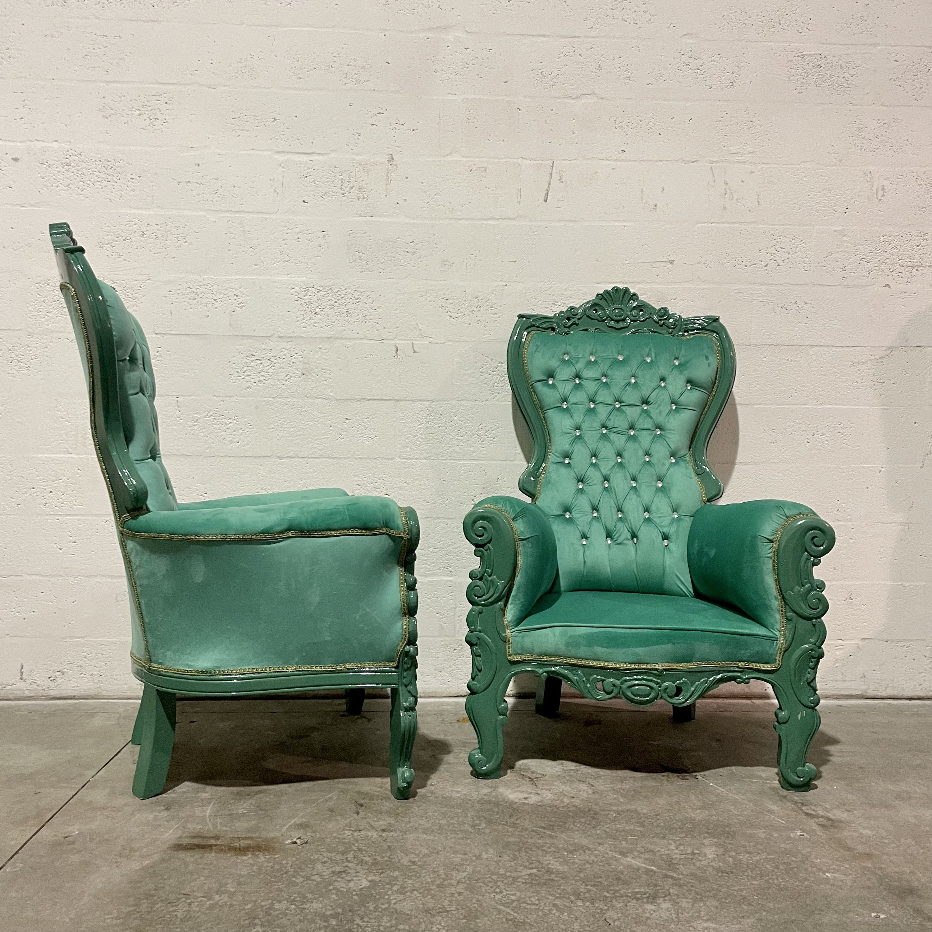Green velvet antique online chair