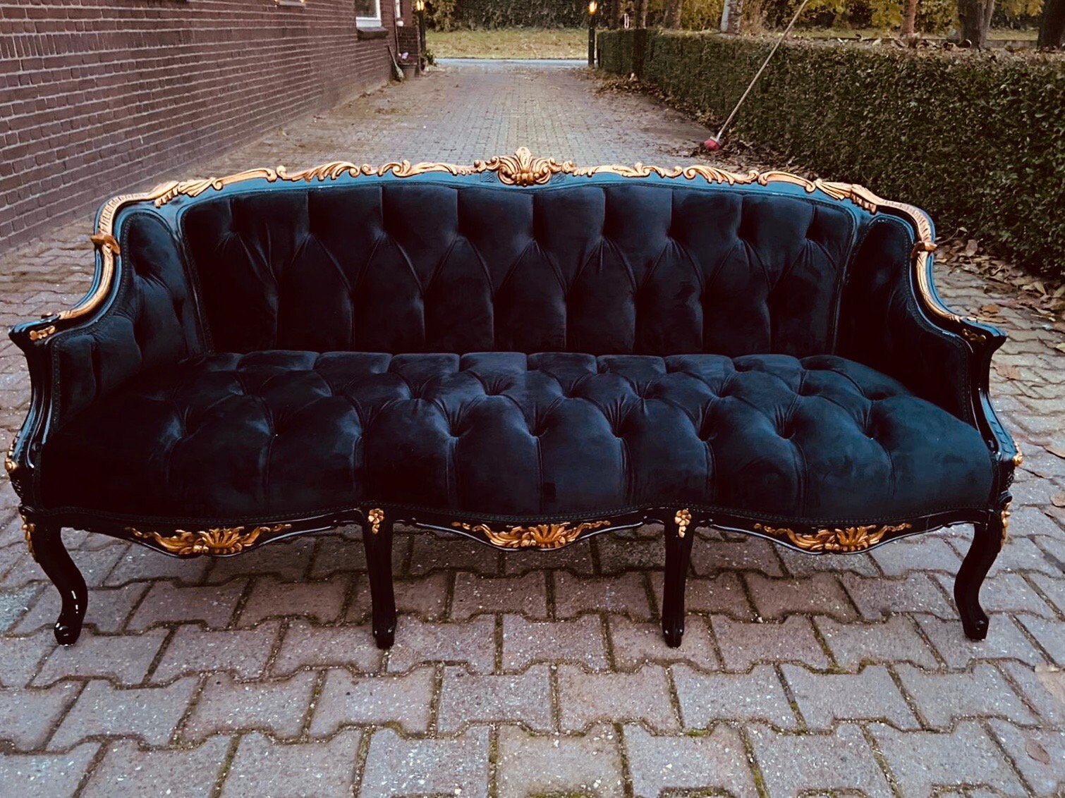 Black Gothic Loveseat w/ Tufted Black Velvet Fabric