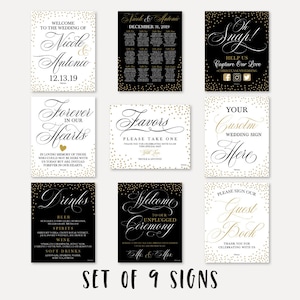 Może przedstawiać: Dziewięć drukowanych tabliczek ślubnych z czarnym i złotym tekstem kaligraficznym na białym tle z złotymi konfetti. Tabliczki zawierają: Witamy na ślubie Nicole & Antonio, 31 grudnia 2019, Na zawsze w naszych sercach,  Favors Proszę wziąć jeden, Oh Snap! Pomóż nam uchwycić naszą miłość, Twój spersonalizowany znak ślubny tutaj,  Napoje, Witamy na naszej odłączonej ceremonii,  Proszę podpisać naszą księgę gości.