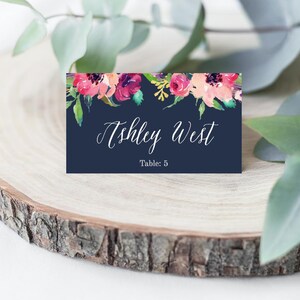 Tarjeta de lugar de boda floral oscuro y rosa plana y tienda de campaña, diseños Hadley, recepción de bodas de tarjetas de lugar, caligrafía de tarjetas de lugar de boda