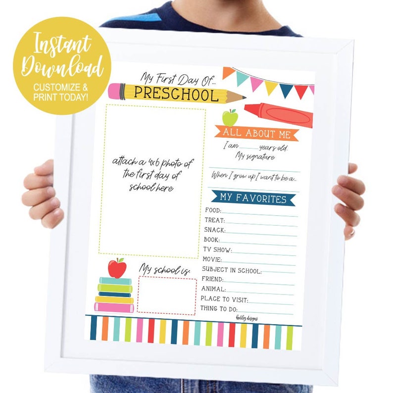 Puede incluir: Una p&aacute;gina de memoria imprimible para el primer d&iacute;a de preescolar con un dise&ntilde;o colorido. La p&aacute;gina incluye espacio para una foto, la edad del ni&ntilde;o, la firma y las cosas favoritas. El texto "My First Day of Preschool" est&aacute; en la parte superior de la p&aacute;gina.