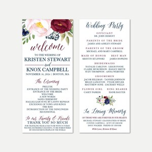 Könnte beinhalten: Hochzeitsprogramm mit floralen Akzenten in Burgunderrot, Rosa und Marineblau. Die linke Seite heißt die Gäste zur Hochzeit von Kristen Stewart und Knox Campbell in Boston, MA willkommen. Die rechte Seite listet die Hochzeitsgesellschaft auf.