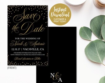 以下が含まれることがあります： 黒と金の「Save the Date」カード。金色のコンフェッティと金色の筆記体で「Save the Date」の文字が書かれています。カードには、「Nicole & Antonio」の名前、「12.31.17」の日付、「Vacaville, CA」の場所も記載されています。カードの裏面は黒色の背景に金色のモノグラムと「Hadley Designs」の文字、ウェブサイトのアドレスが書かれています。