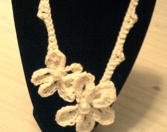 Crocheted White Flower Necklace Choker