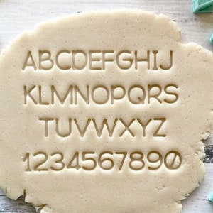 Conjunto de estampador de galletas con letras del alfabeto - Corazones