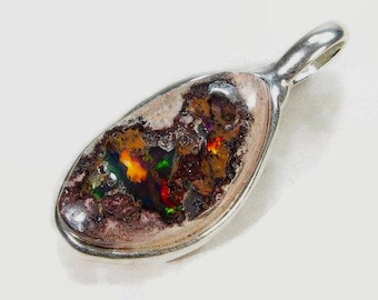 Dark deep and intensive flashes! Mexican fire opal, silver pendant, opal necklace pendant, cantera opal pendant, cantera fire opal Mexico