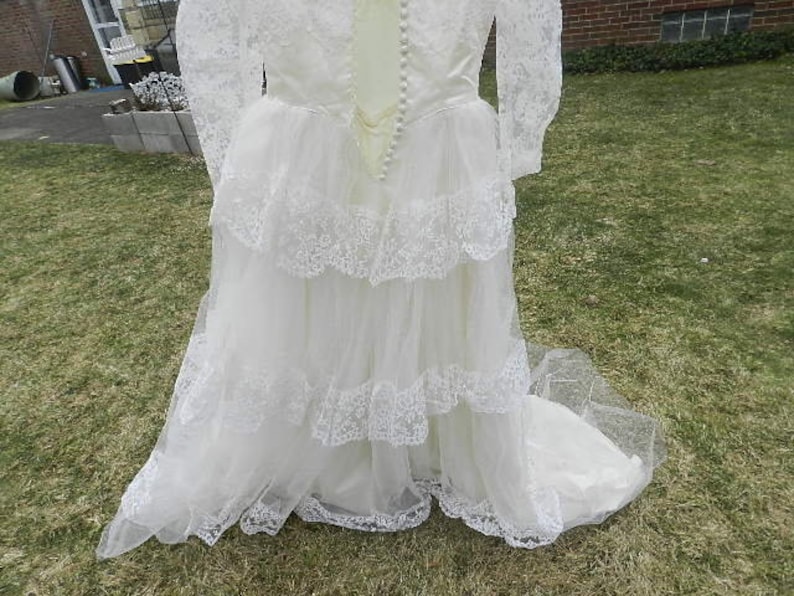 1940/'s beautiful vintage white lace wedding dress button down lace sleeves