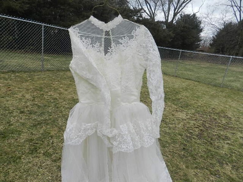 1940/'s beautiful vintage white lace wedding dress button down lace sleeves