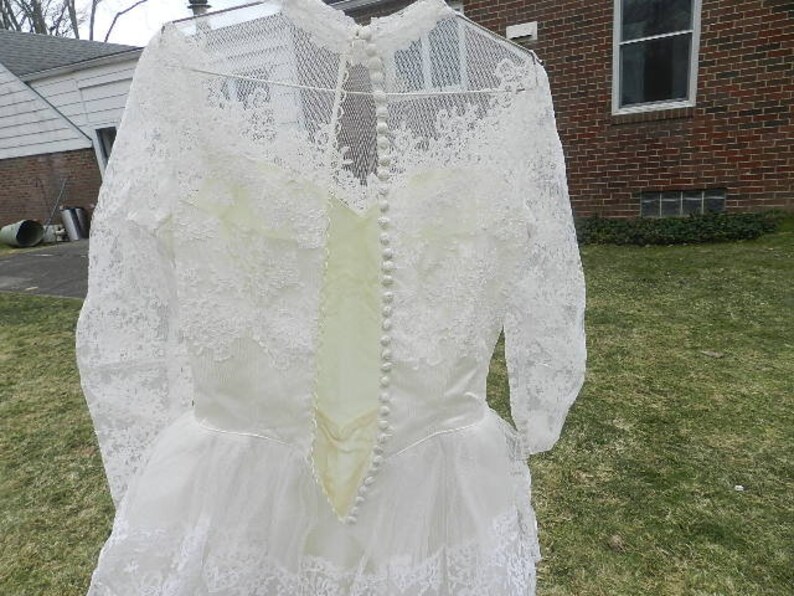 1940/'s beautiful vintage white lace wedding dress button down lace sleeves