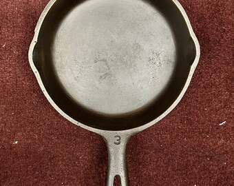 1950's Unmarked Wagner 6'1/2" Cast Iron Skillet